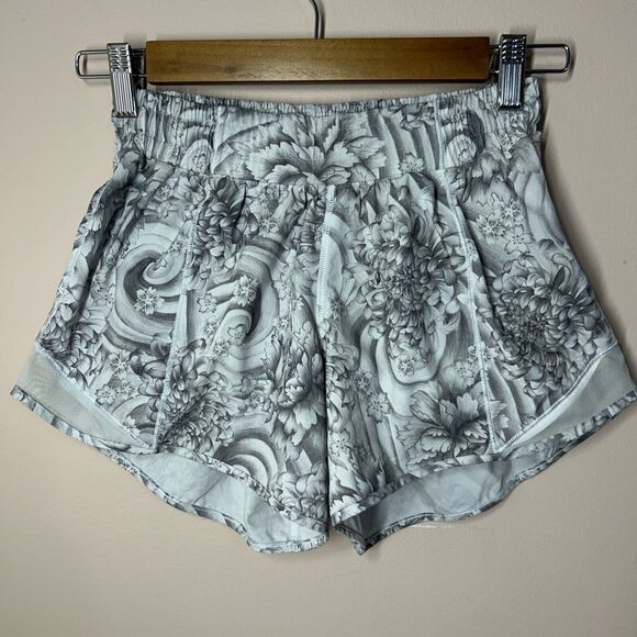 Lululemon Hotty Hot II Short *High-Rise Long 4" Inseam-Size 4, Twine White - Picture 1 of 8